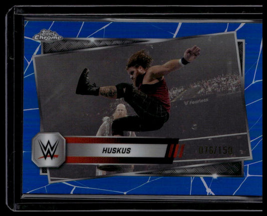 2025 Topps Chrome WWE #83 Huskus Pink Shimmer Refractor